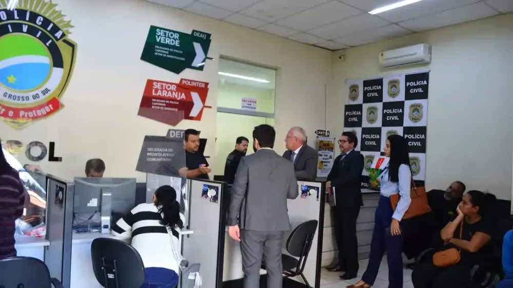 Advogados e 16 presos geram tensão na Depac