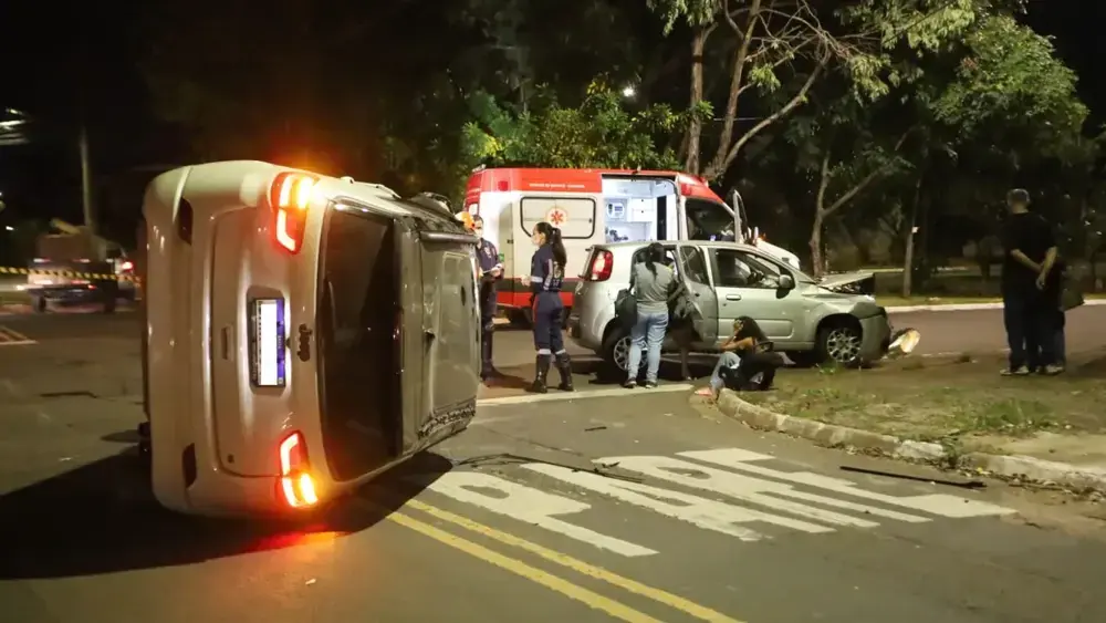Brazil Jeep Overturns After Running Stop Sign, Hit by Fiat Uno