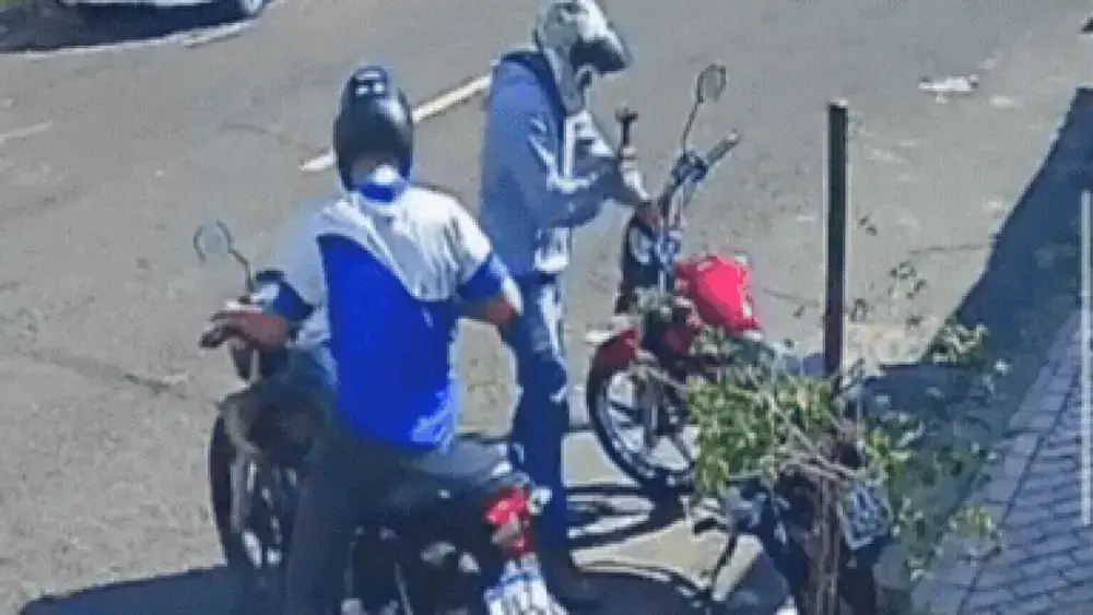 Brazil thieves use hammer to steal motorcycle in seconds