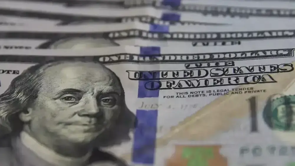 Dólar cai a R$ 5,16 e fecha semana estável