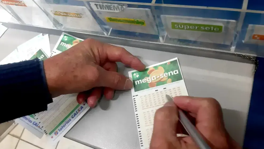 Mega-Sena acumula e 30 apostas de MS acertam a quadra